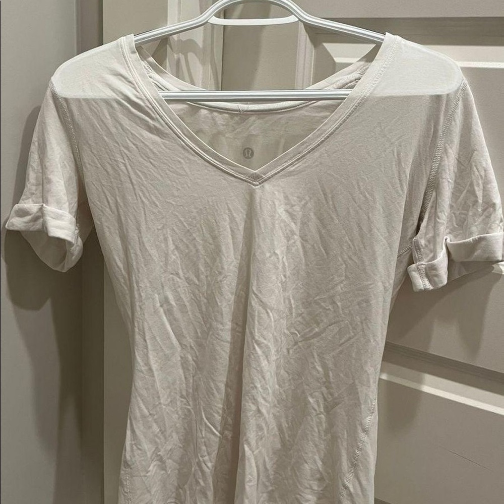 Love Tee V neck